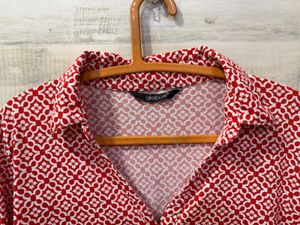 Red &amp; White Geometric Print Button-Up Blouse