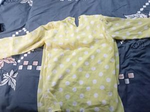 Yellow Polka Dot Top In M Size For Girls