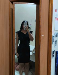Chic Black Ruffled V-Neck Dress