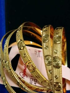 Exquisite Gold Tone Bangle Set