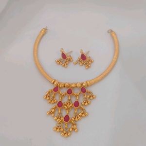 Elegant Gold Necklace and Earring Set