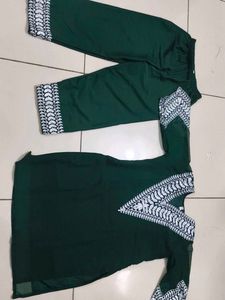 Elegant Green Kurta Set with White Embroidery