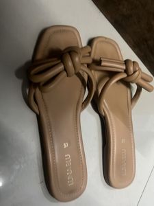 Luna Blu Women's Tan Knotted Sandals