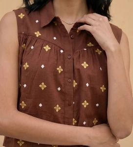 Embroidered Sleeveless Blouse