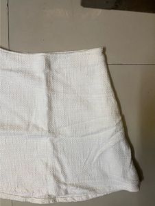 Chic Textured White Skirt
