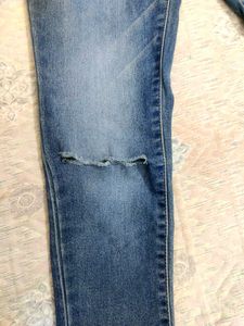 Ripped High-Waisted 👖👍