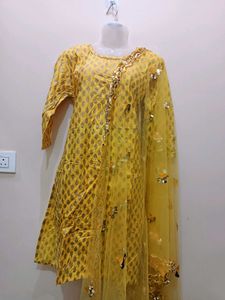 Yellow Embellished Kurta Set✨