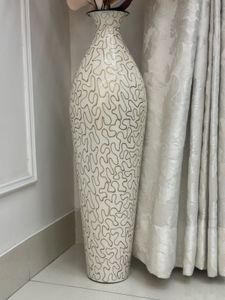 Elegant Decorative Floor Vase – White &amp; Gold Abstr