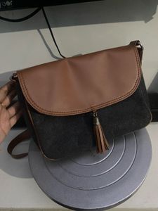 Stylish Crossbody Bag with Tassel Accent
