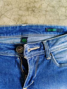 skinny fit jeans