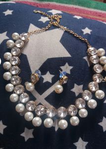Brand NEW*** BEAUTIFUL NECKLACE WITH earrings