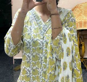 Elegant Floral Print Kurta Set