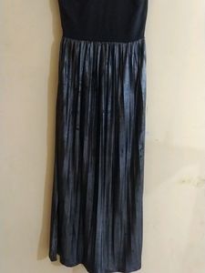 Party Wear Gown Of' S' Size Available.... Basically It's Neck Is Halter Neck ....If Any One Don't Want Sleeves Can Remove It ...On Removal It Looks Like Halter Neck ....