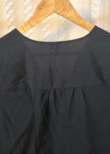 Chic Black V-Neck Button-Up top