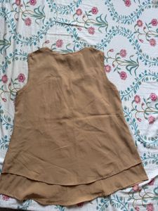 Stylish Sleeveless Zip-Up Top