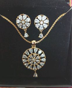 Avon Mirana Necklace & Earrings Set With Chain