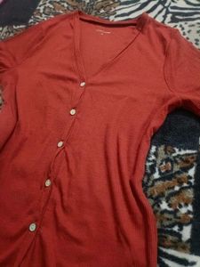 Red V-Neck Button-Up Fitted Top