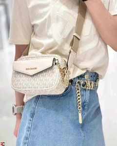 Michael Kors MAISIE 2-IN-1 Signature Camera Bag WD