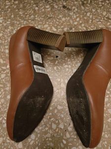 nwt Brown Heels