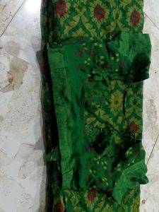 Elegant Green Saree with Blouse Piece