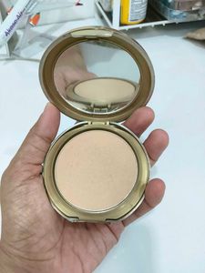 Lakme Compact Powder (silky golden)