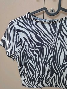 Stylish Zebra Print Cropped Top