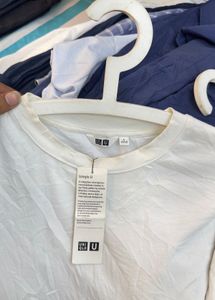 UNIQLO Classic White Crew Neck T-Shirt