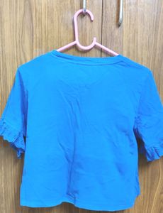 Blue over sized Crop top With Designer Sleeves 💙💙