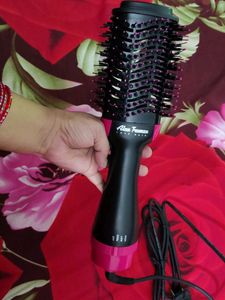 Alan Truman Blowout Brush