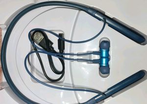 Wireless Earphone Brand New 40 Hours Talking Time