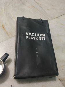 #used#Vacuum Flask Set with glasses