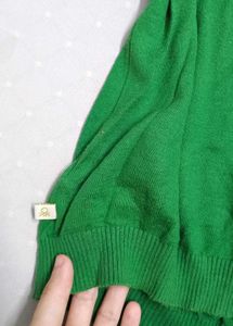 bright green knit stretch top