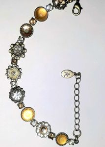 💛 Accessorize Vintage Floral Charm Bracelet – 🎀