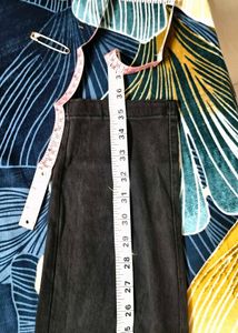 Comfortable Black Cropped Jeggings