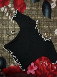 Chic Black Ribbed Crop Top