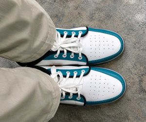 High top sneaker