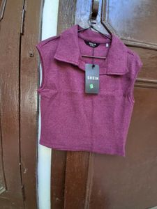branded  Sleeveless Collared Crop Top