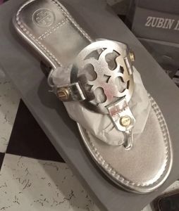 TORY BURCH BRAND NEW SILVER FLATS SIZE 38