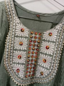 Embroidered Kurta &amp; Ripped Jeans Set