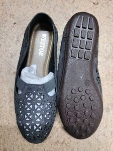 Stylish Grey Cutout Ballet Flats