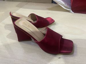 Retro-Walk Velvet Finished Heels
