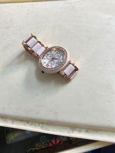 Elegant Women's Rose Gold &amp; White GUCCI Watch