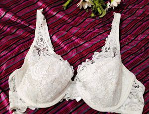 Elegant White Lace Bra with brief 👍