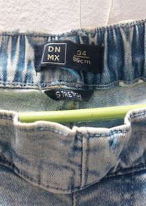 Light Wash Wide Leg Jeans size: height= 34inch