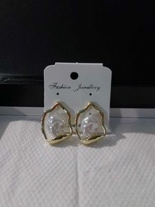 Chic Pearl Drop Earrings