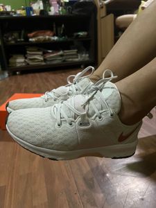 Nike Women's Lightweight Sneakers