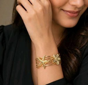 Gold Tone Starfish &amp; Flower Bangle