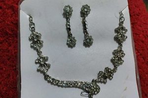 Sparkling Silver Necklace &amp; Earring Set