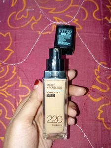 Maybelline Fit Me Foundation 220