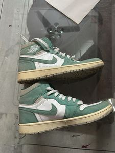 Air Jordan 1 High "Lucky Green" Sneakers